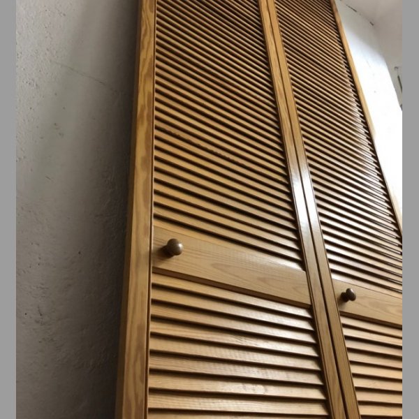 Lamelové dveře dřevěné masiv (pevné žaluzie)