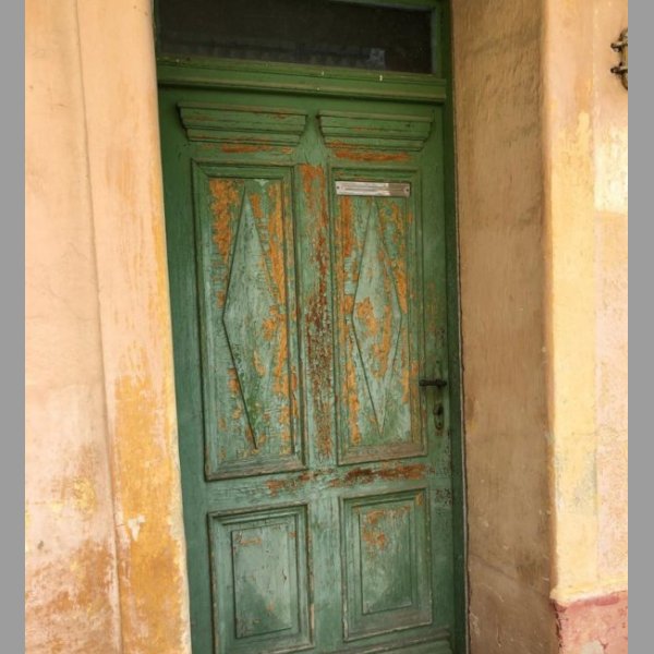 Historické dveře včetně zárubní a kování