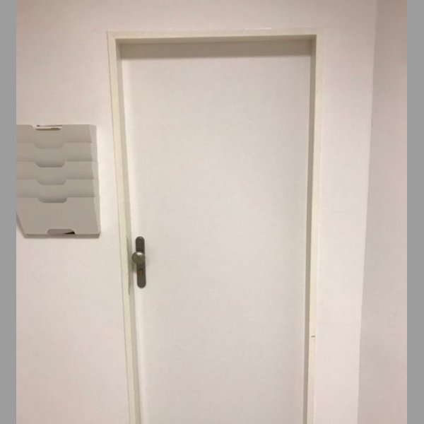 Interiérové bílé dveře SAPELI s kováním - 4 různé druhy