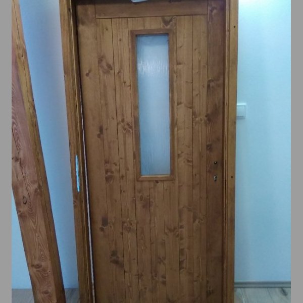 Dřevěné dveře včetně zárubně