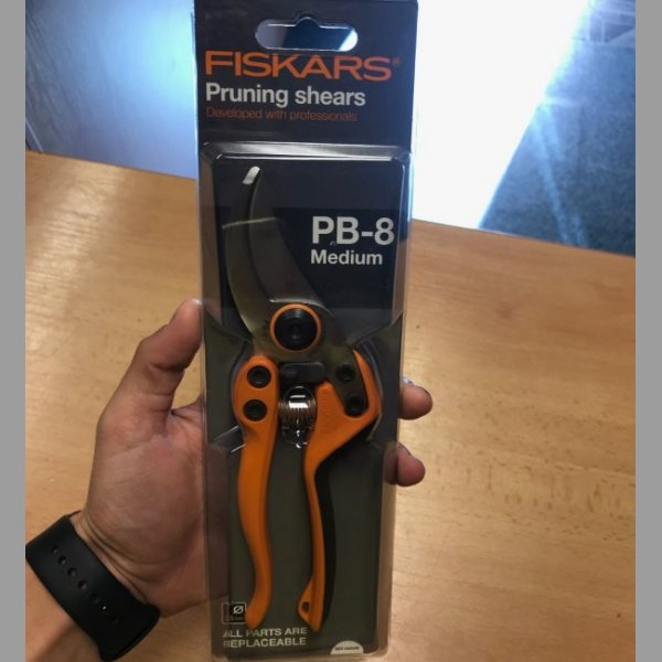 Zahradní nůžky FISKARS PB-8 Medium