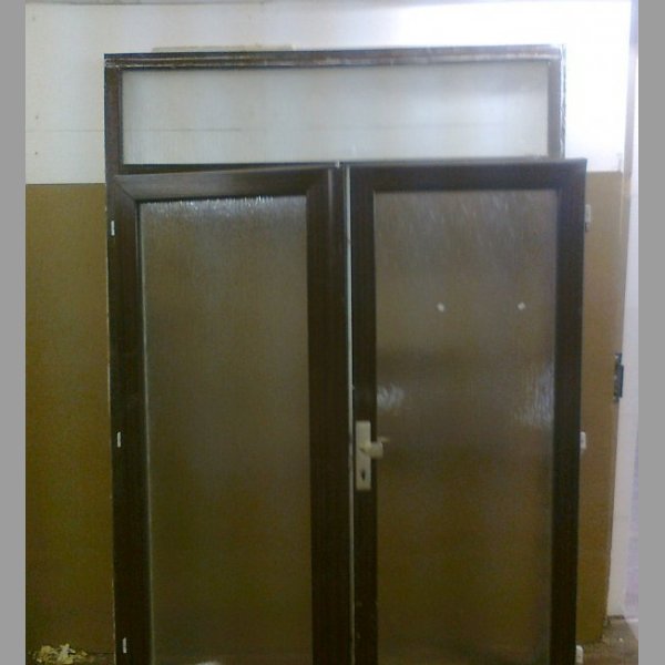 Vchodové plastové dveře - dvoukřídlové s nadsvětlíkem