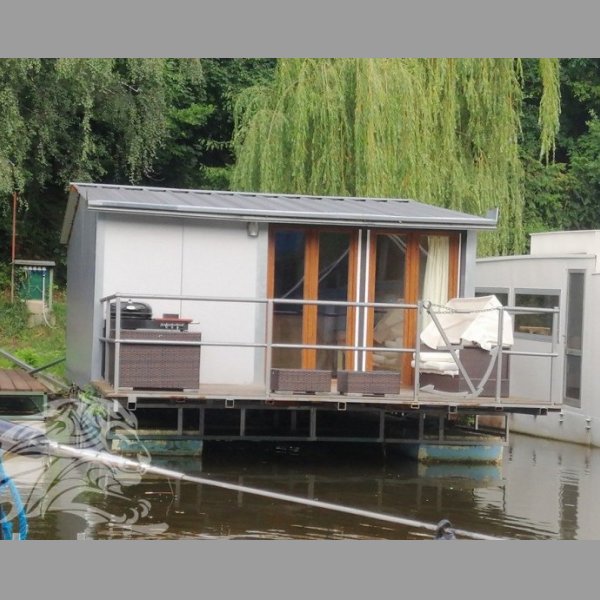 Houseboat k celoročnímu využití s členstvím TJ Blaník Praha,