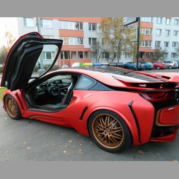 BMW I8 EVERYN AKRAPOVIČ PROTONIC RED