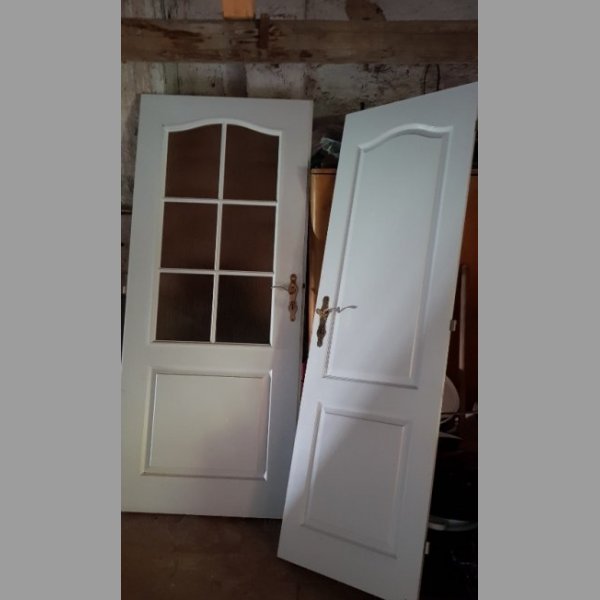 Dřevěné interiérové dveře bílé barvy